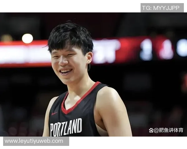 杨瀚森训练中展现神奇三分球网友称其进步显著不应被忽视