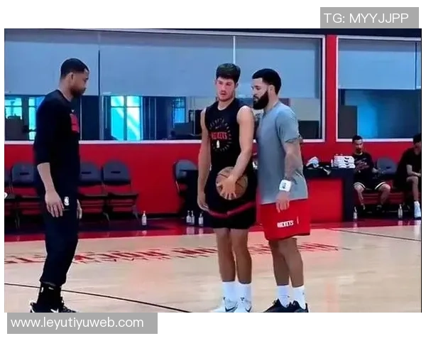 谢泼德虽身高不足1米9却展现惊人跳投能力KD身边空位三分机会频频出现